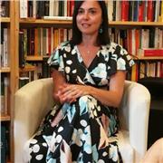 Laureata in Scienze della Comunicazione, giornalista professionista, accompagna gli studenti nelle materie umanistiche